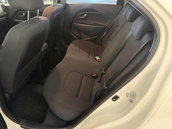 Kia Rio 15 of 19