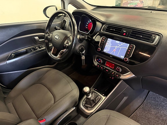 Kia Rio 7 of 19
