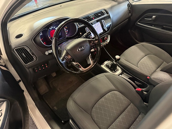 Kia Rio 9 of 19