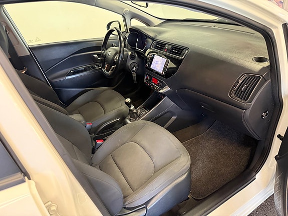 Kia Rio 8 of 19