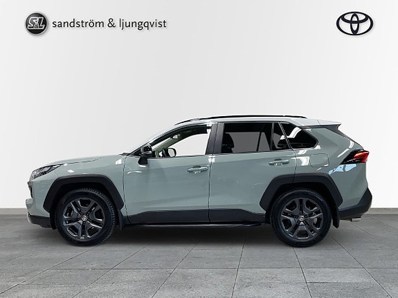 Toyota RAV4 4 of 11