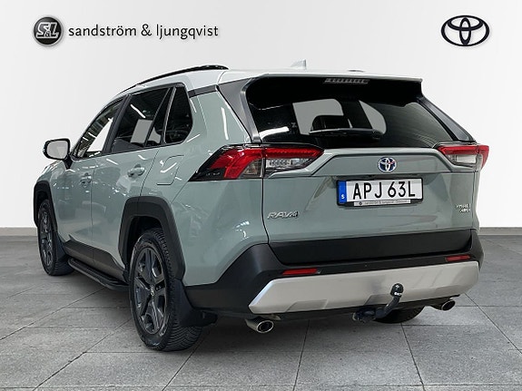 Toyota RAV4 5 of 11