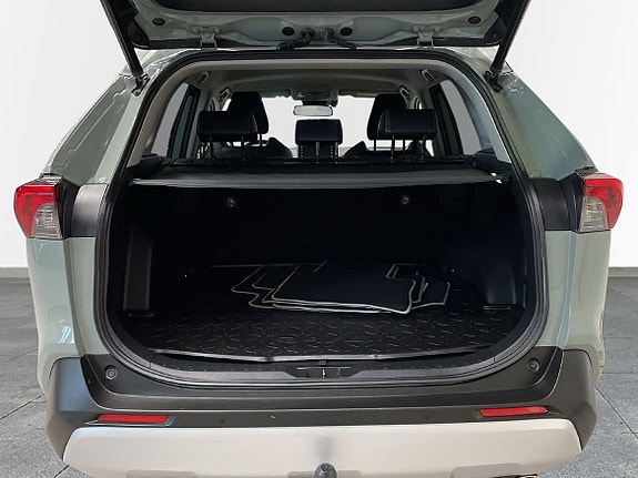 Toyota RAV4 7 of 11