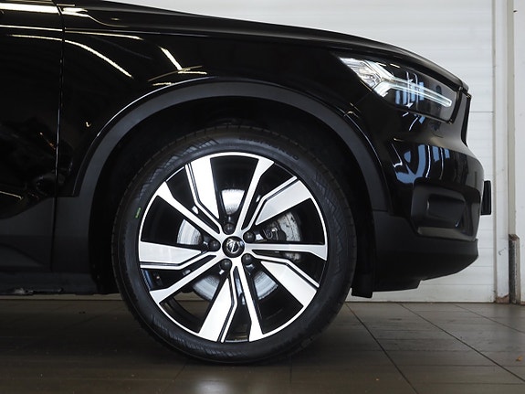 Volvo XC40 8 of 25