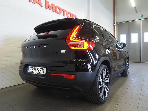 Volvo XC40 7 of 25