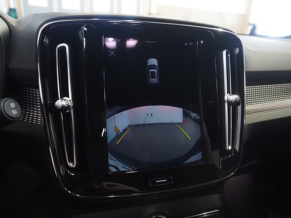 Volvo XC40 17 of 25