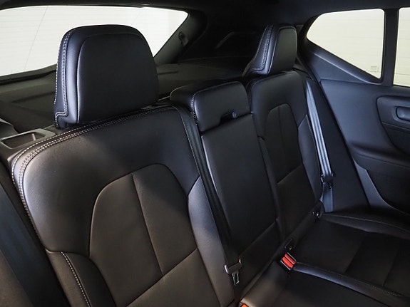 Volvo XC40 12 of 25