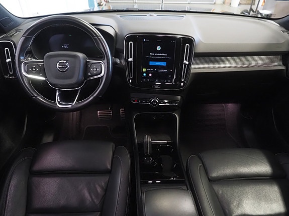 Volvo XC40 16 of 25