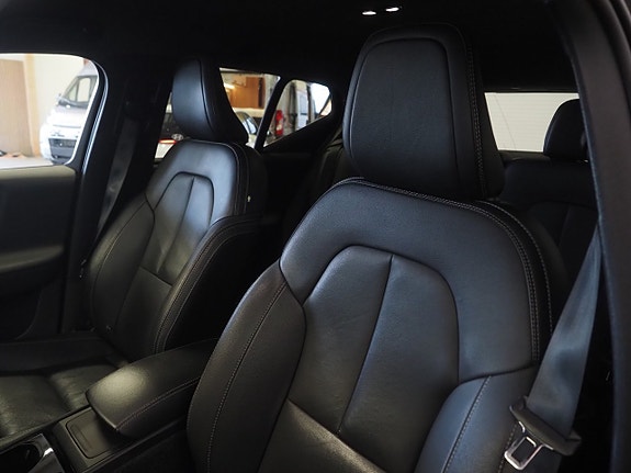 Volvo XC40 14 of 25