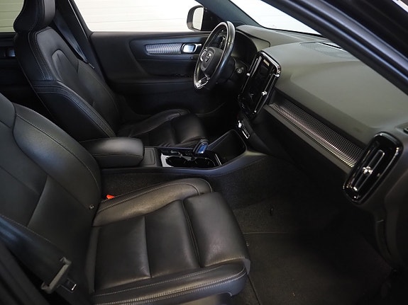 Volvo XC40 10 of 25