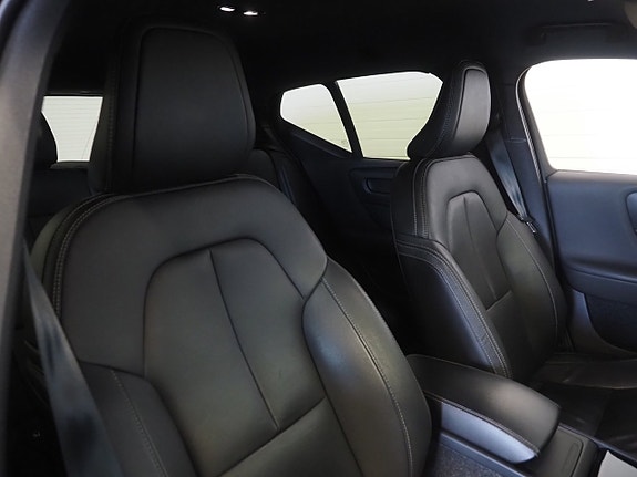 Volvo XC40 11 of 25