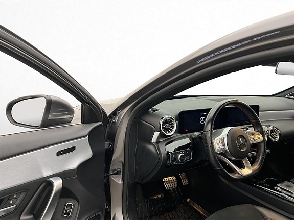 Mercedes-Benz A200 10 of 30