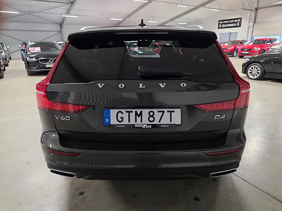 Volvo V60 Cross Country 4 of 11