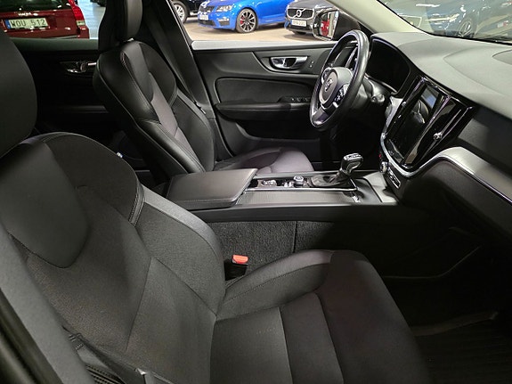 Volvo V60 Cross Country 7 of 11