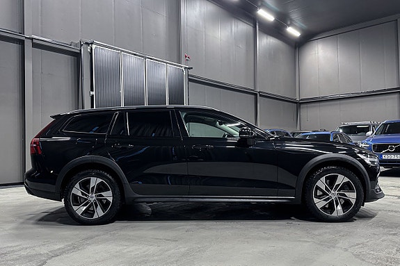 Volvo V60 Cross Country 7 of 19