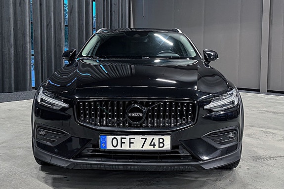 Volvo V60 Cross Country 8 of 19