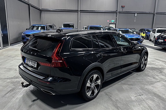 Volvo V60 Cross Country 6 of 19