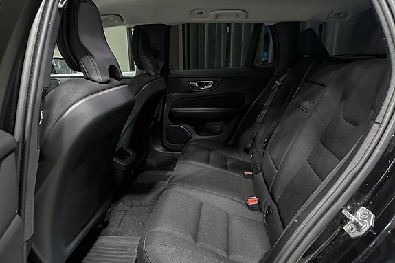 Volvo V60 Cross Country 11 of 19