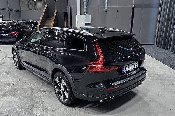 Volvo V60 Cross Country 4 of 19