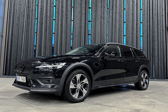 Volvo V60 Cross Country 2 of 19
