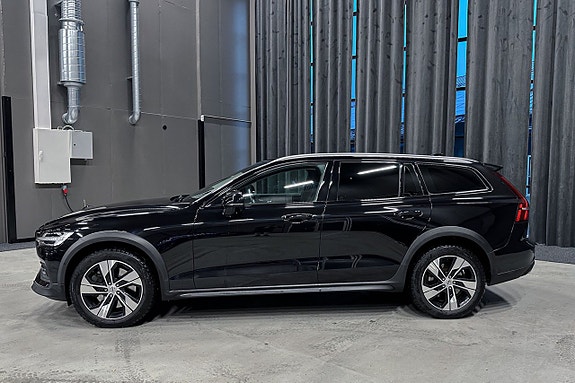 Volvo V60 Cross Country 3 of 19