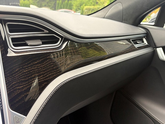 Tesla Model S 12 of 16