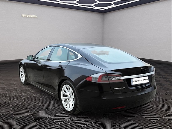 Tesla Model S 7 of 16