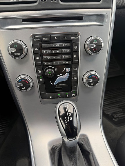 Volvo XC60 17 of 27