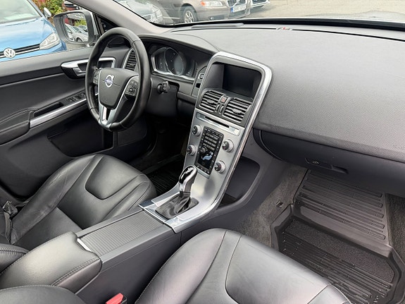 Volvo XC60 9 of 27
