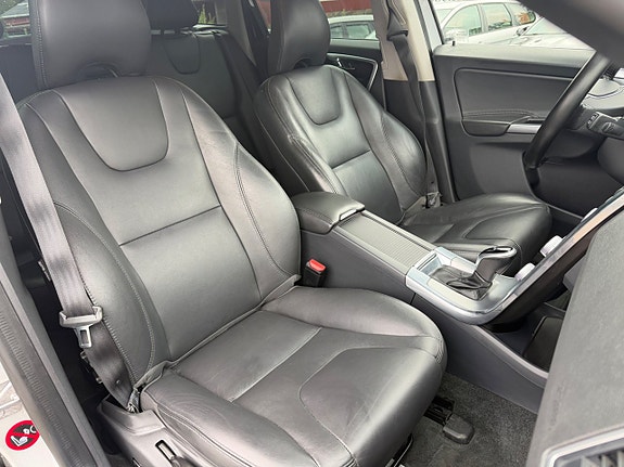 Volvo XC60 10 of 27