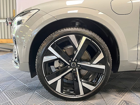 Volvo XC60 12 of 20