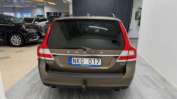 Volvo V70 6 of 12