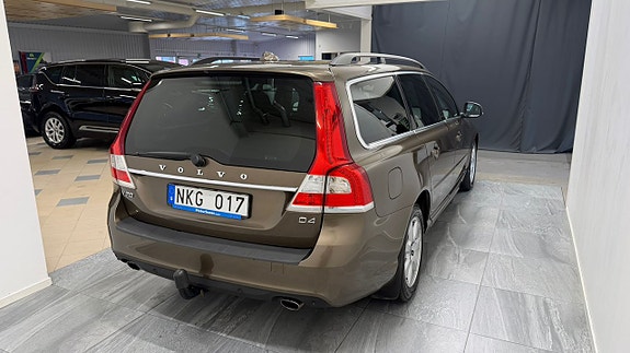 Volvo V70 7 of 12