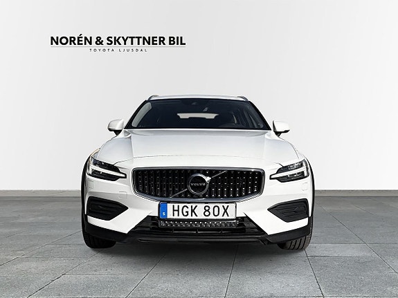 Volvo V60 Cross Country 5 of 10