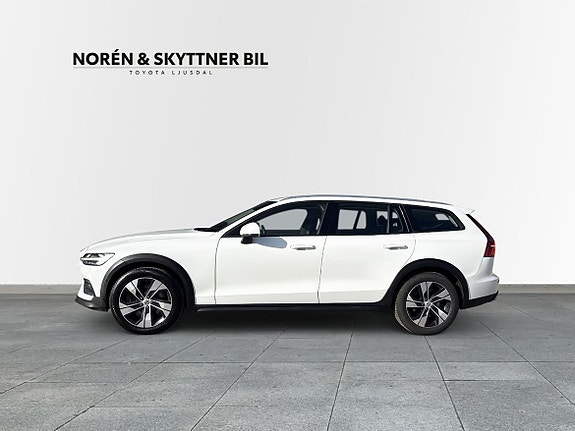 Volvo V60 Cross Country 3 of 10