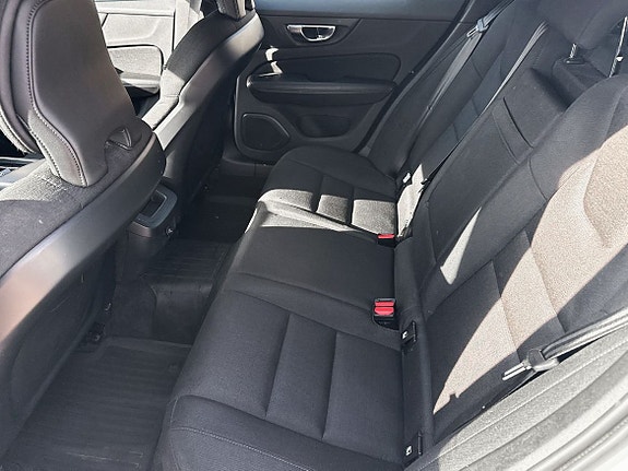 Volvo V60 Cross Country 7 of 10