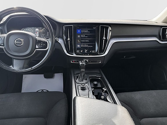 Volvo V60 Cross Country 8 of 10