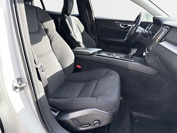 Volvo V60 Cross Country 6 of 10