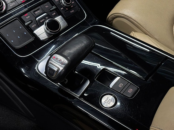 Audi A8 25 of 30