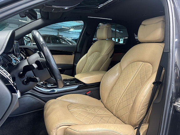 Audi A8 17 of 30