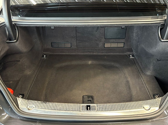 Audi A8 9 of 30