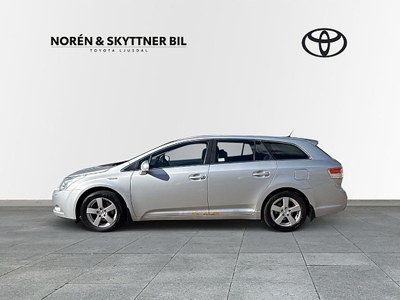 Toyota Avensis 3 of 10