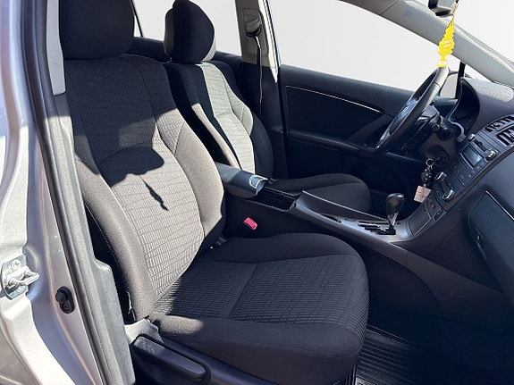 Toyota Avensis 6 of 10