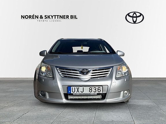 Toyota Avensis 5 of 10