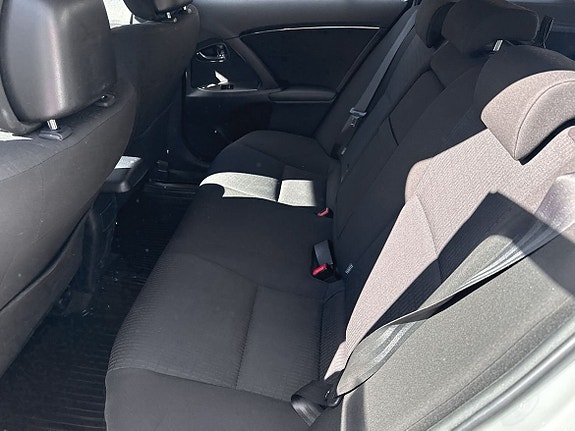 Toyota Avensis 7 of 10
