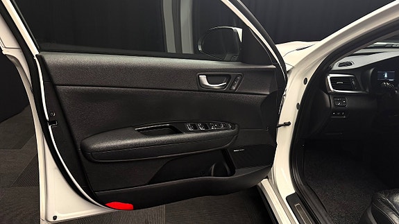 Kia Optima 8 of 30