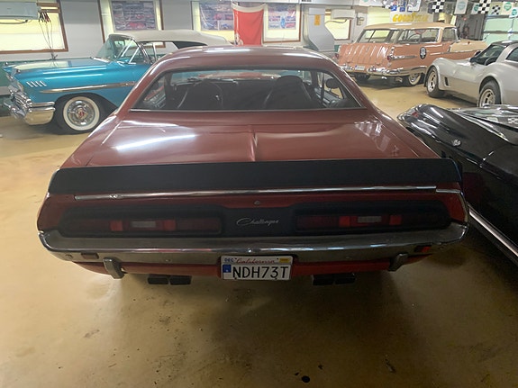 Dodge Challenger 6 of 13