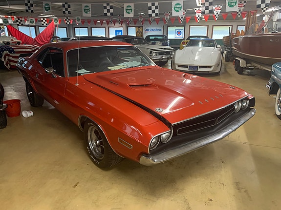 Dodge Challenger 2 of 13