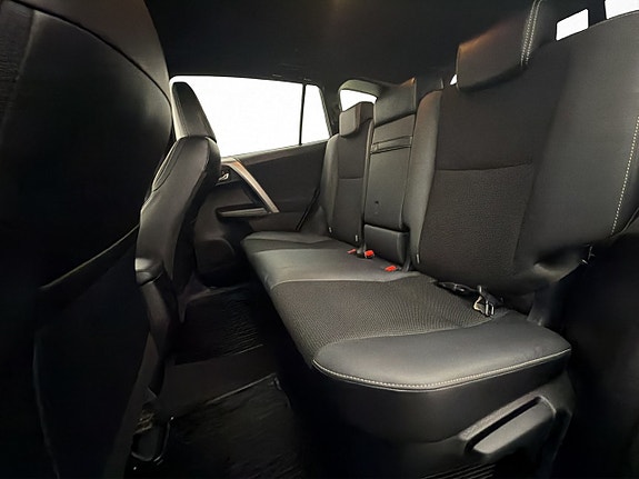 Toyota RAV4 12 of 30