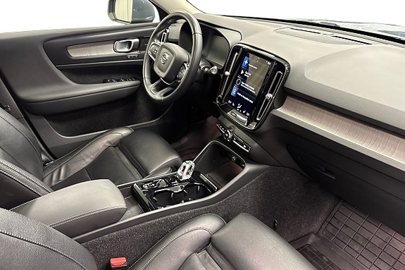 Volvo XC40 10 of 23